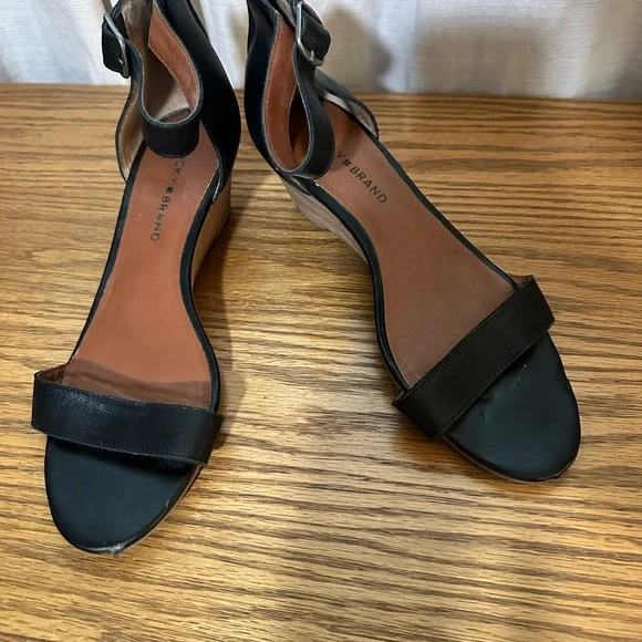 Lucky Brand Kitten Wedges - Picture 3 of 3